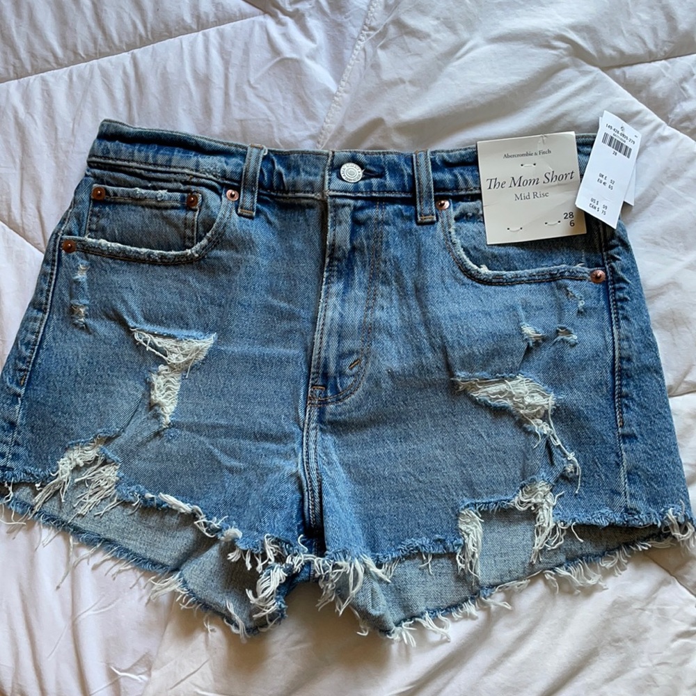 Abercrombie - “The Mom Short” - Mid Rise